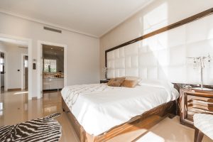 Firma curatenie apartamente Bucuresti Ilfov la domiciliu menaj prestari servicii Dorobanti Sector 1 2 3 4 5 6 pret preturi tarife costuri oferta echipa curatenie Bucuresti Corbeanca Snagov Afumati Chitila Pantelimon Sos Nordului Asmita Gardens Berceni